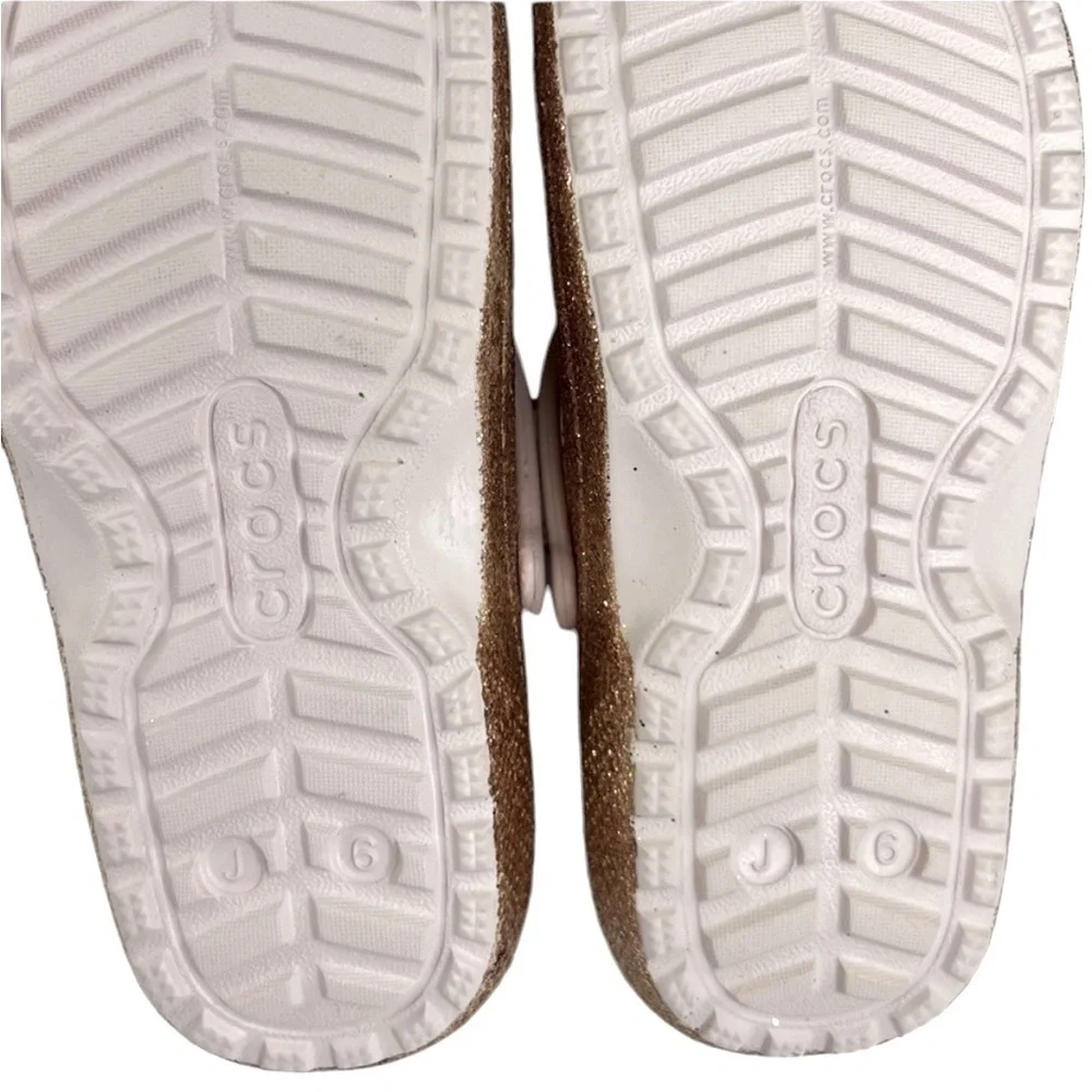 CROCS - ‘Gold Glitter & Pink’ Classic lined. SZ: J6. NWT Firm!